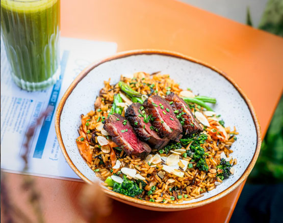 Arroz asiático com pato