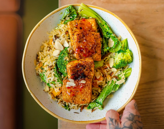 Veggie rice with crispy tofu