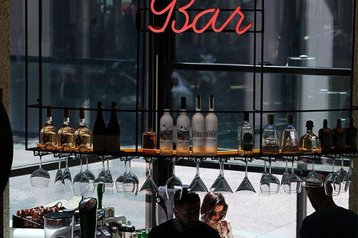 Olivia Bar