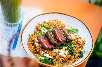 Arroz asiático com pato