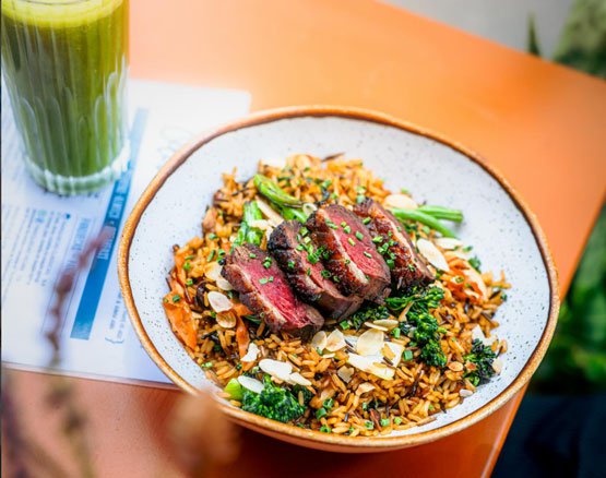 Arroz asiático com pato