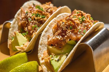 Tacos de atum fresco