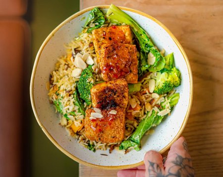 Veggie rice with crispy tofu